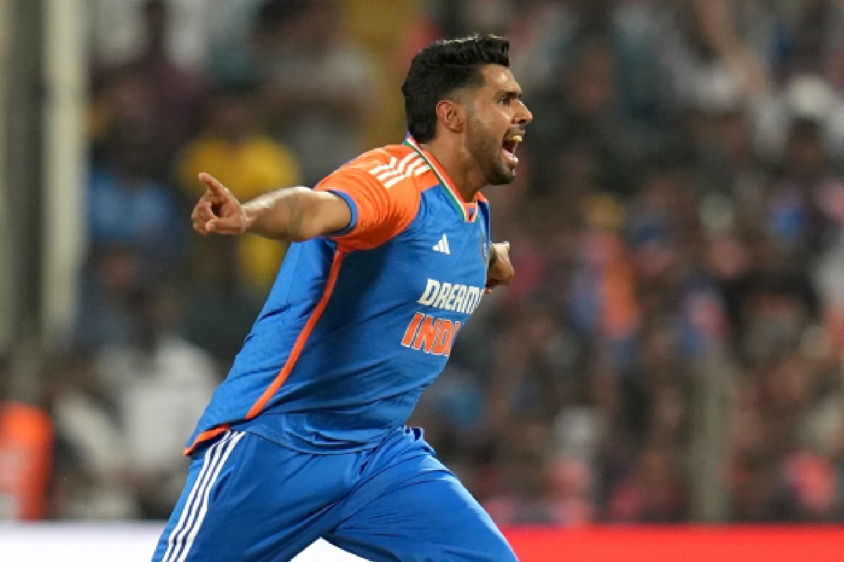 प्लेइंग XI में शामिल हुए बिना हर्षित राणा को मिला विकेट, इस नियम के तहत बीच मैच बदल गई टीम