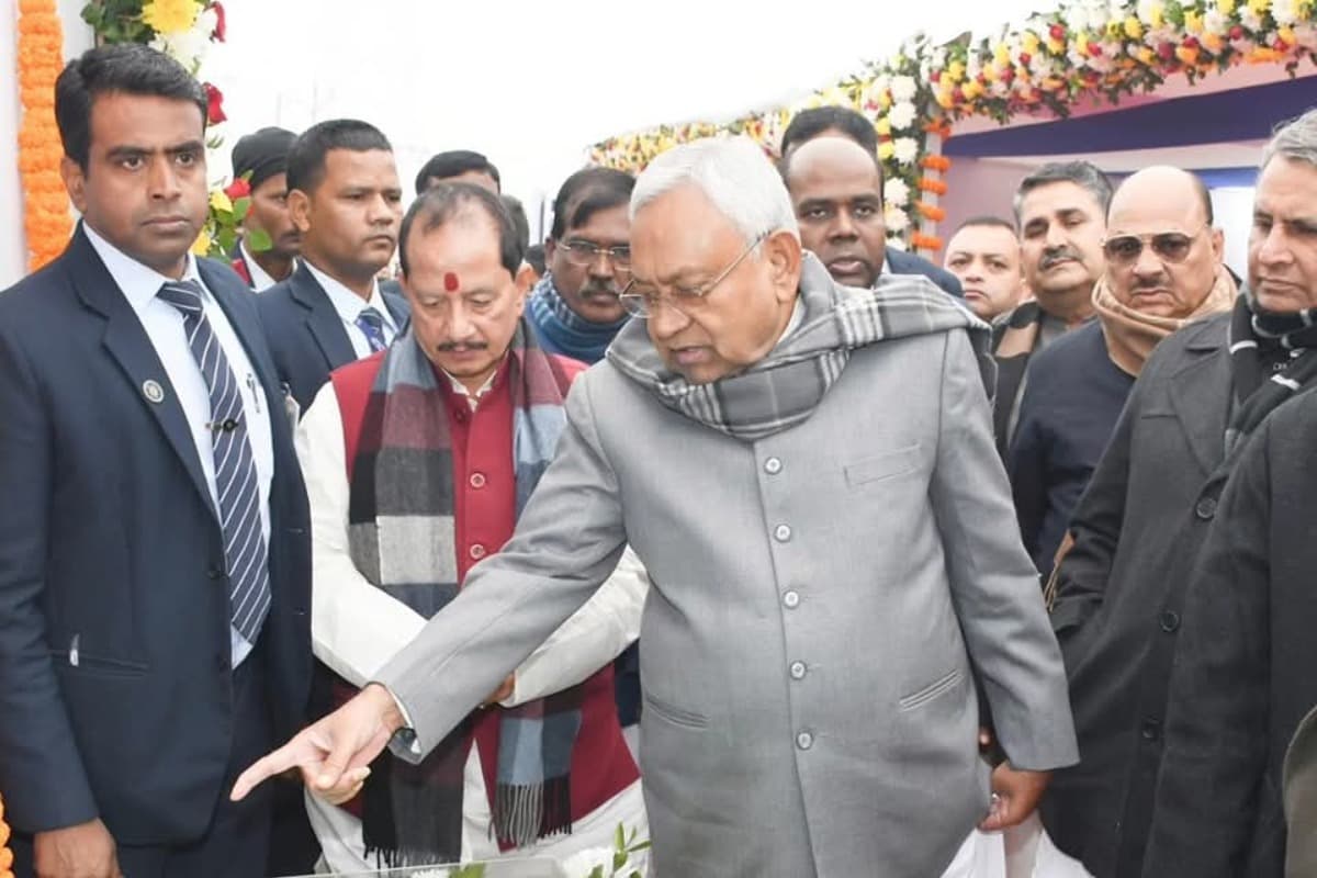 Pragati Yatra: सीएम ने मुजफ्फरपुर में की समीक्षा बैठक, करोड़ों की विकास परियोजनाओं का किया शिलान्यास