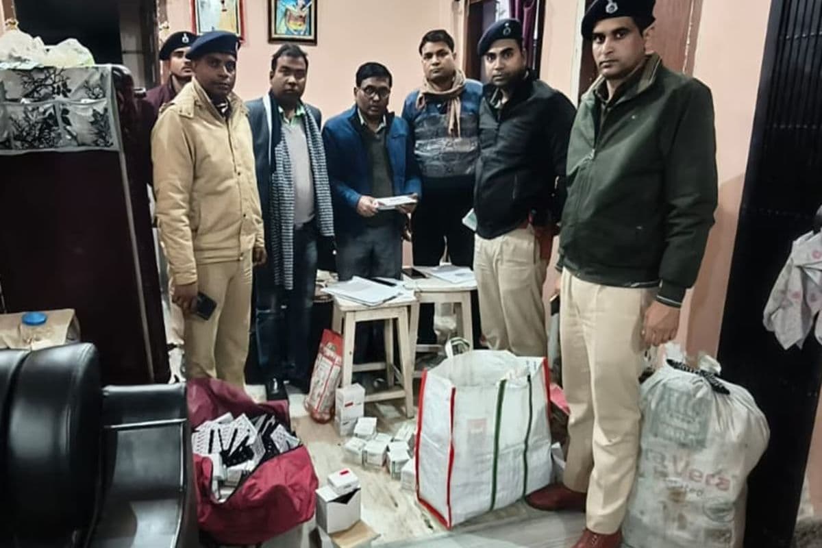 मोतिहारी पुलिस की बड़ी छापेमारी, नेपाल से आए नशीले पदार्थों का जखीरा बरामद, तस्कर फरार