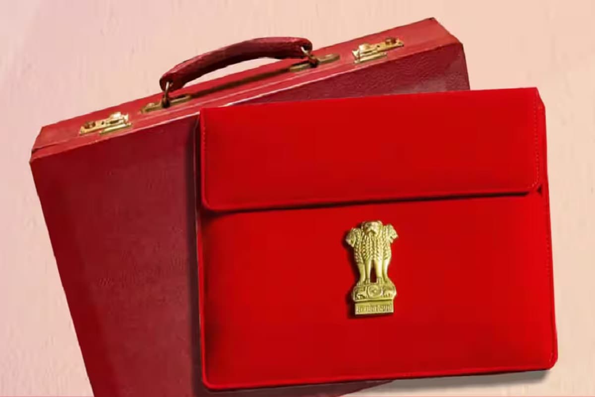लाल अटैची को हटाकर बही-खाते में क्यों पेश किया जाता है बजट, जानें इतिहास