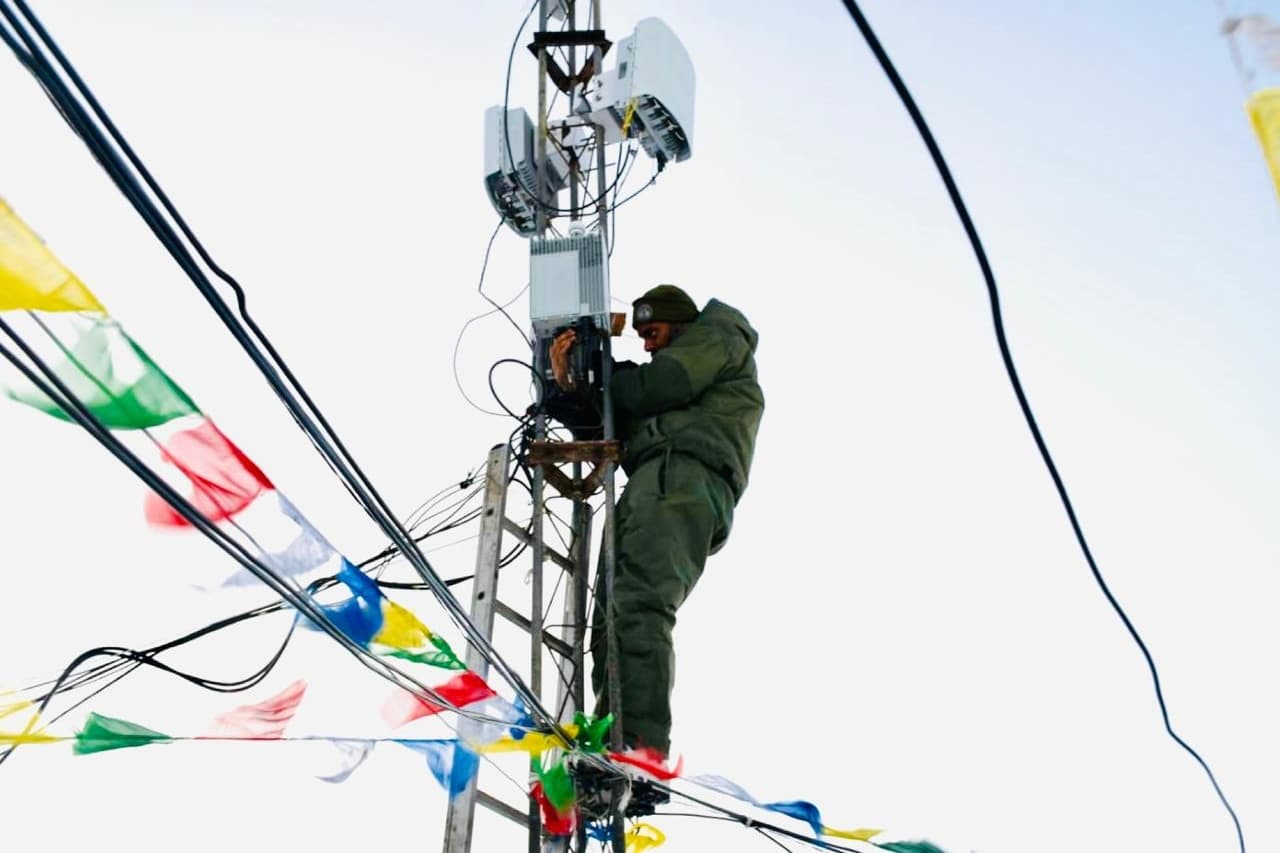 Jio News: दुनिया के सबसे ऊंचे युद्ध क्षेत्र सियाचिन ग्लेशियर पर पहुंचा जियो का 5जी नेटवर्क