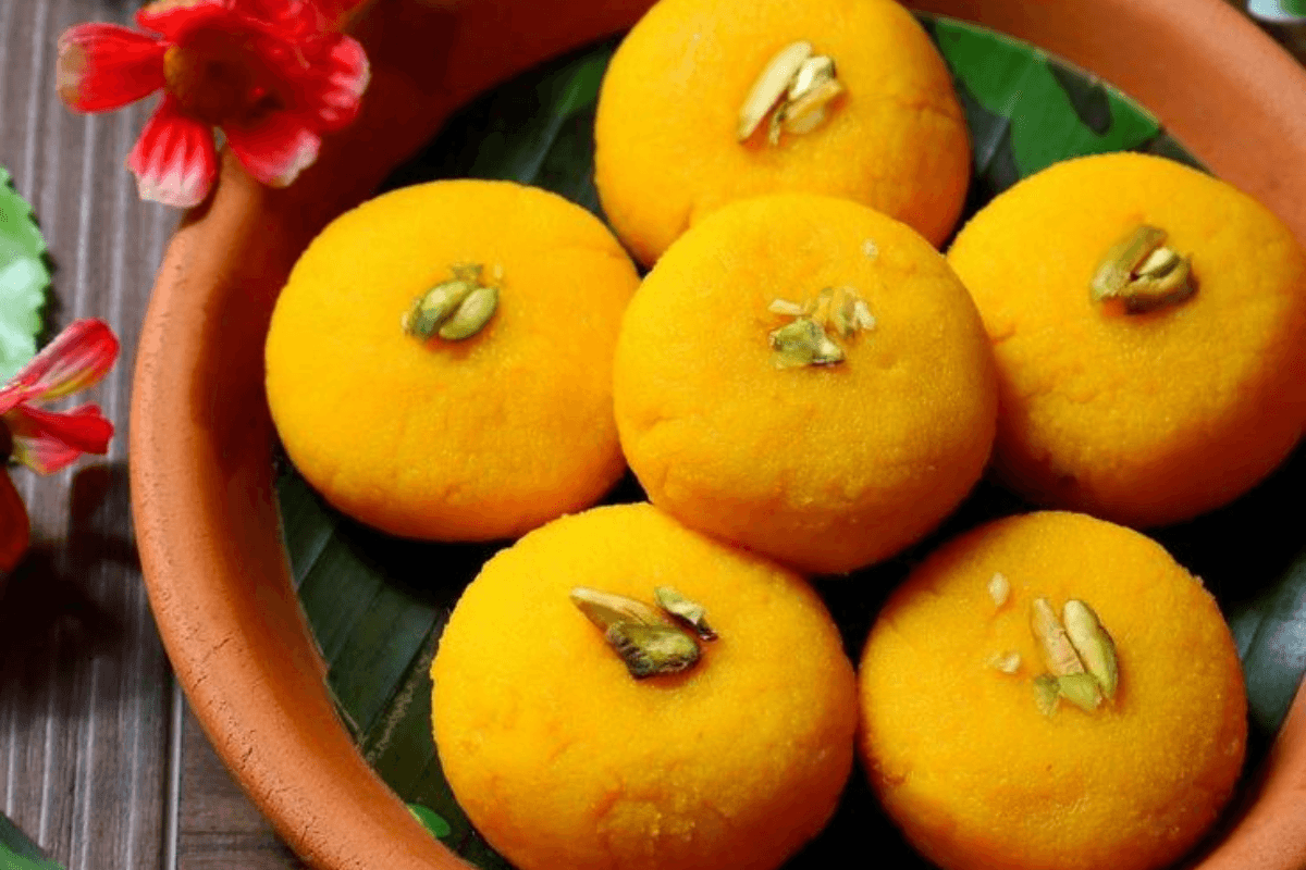 Basant Panchami 2025 Special Bhog: बसंत पंचमी के दिन बनाएं ये खास भोग केसर पेड़ा, मां सरस्वती होंगी प्रसन्न