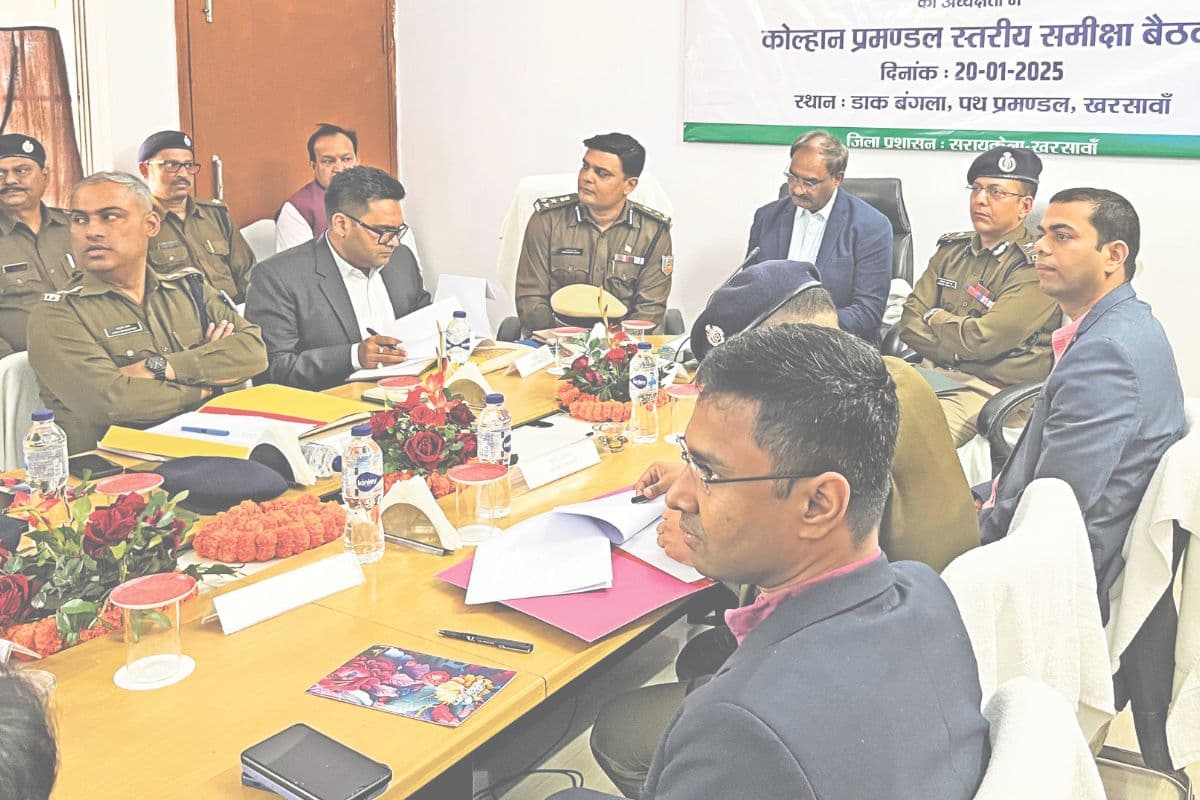 सावधान! अफीम की खेती करने पर 20 साल तक की सजा, आयुक्त ने अफीममुक्त कोल्हान के लिए बनायी रणनीति