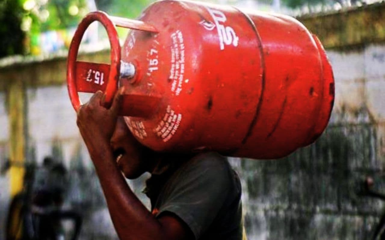 6 फरवरी को झारखंड में यहां मिल रहा है सबसे सस्ता गैस सिलेंडर, जानें अपने शहर का हाल
