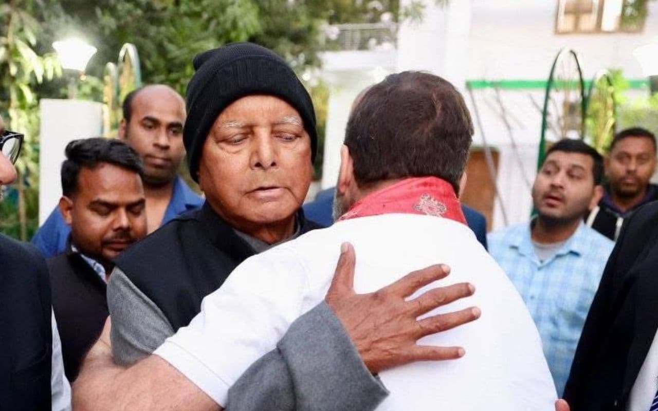 Lalu Yadav: लालू यादव और राहुल गांधी के बीच पारिवारिक रिश्ते, कांग्रेस ने इंडिया ब्लॉक में खटास की अफवाहों पर दी प्रतिक्रिया