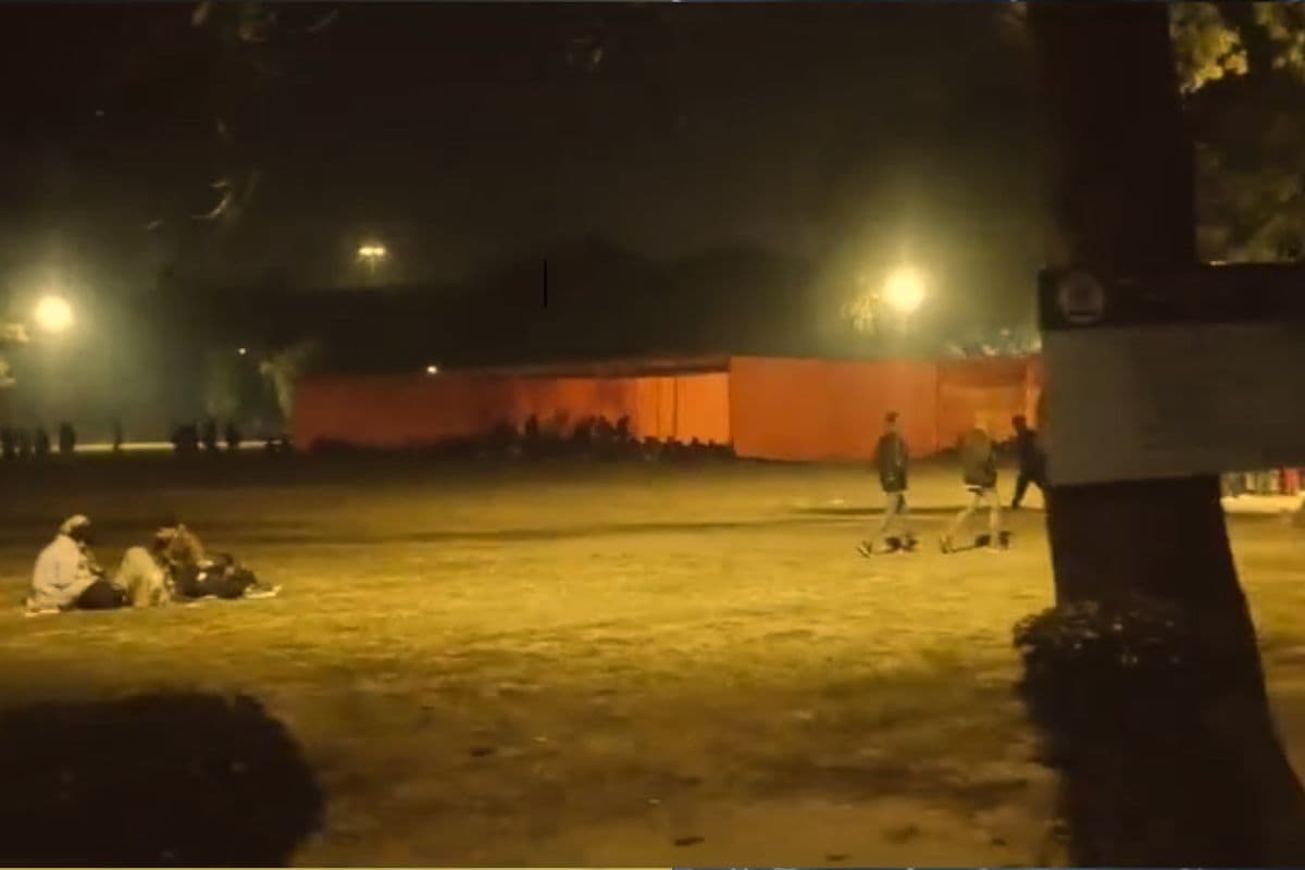 Maha Kumbh 2025: इलाहाबाद विश्वविद्यालय ने श्रद्धालुओं के ठहरने के लिए खोला परिसर, खाने की भी गई व्यवस्था