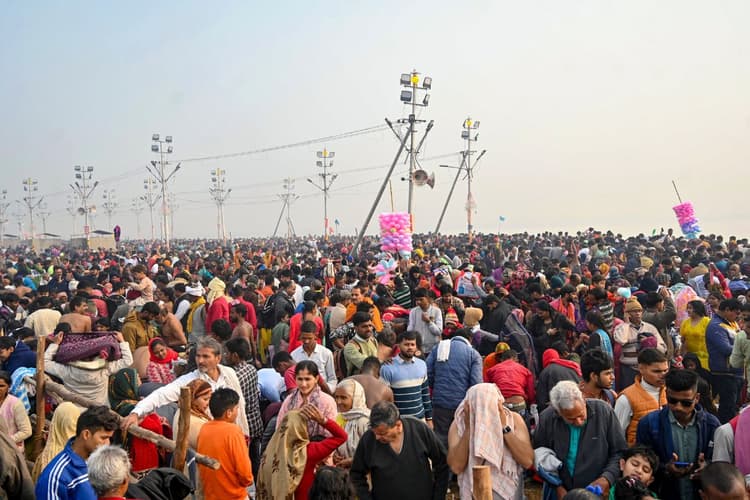 Mahakumbh 2025: महाकुंभ में रिकॉर्ड तोड़ भीड़, अब तक 10 करोड़ से अधिक श्रद्धालुओं ने लगाई डुबकी