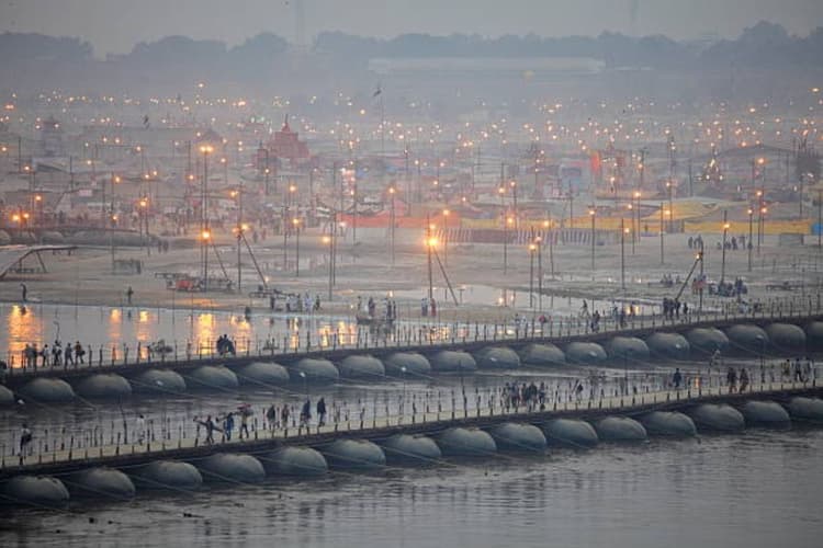 Mahakumbh 2025: महाकुंभ में डुबकी लगाने का है प्लान, तो जान लें कोलकाता से प्रयागराज तक चलने वाली ट्रेनों के नाम और किराया