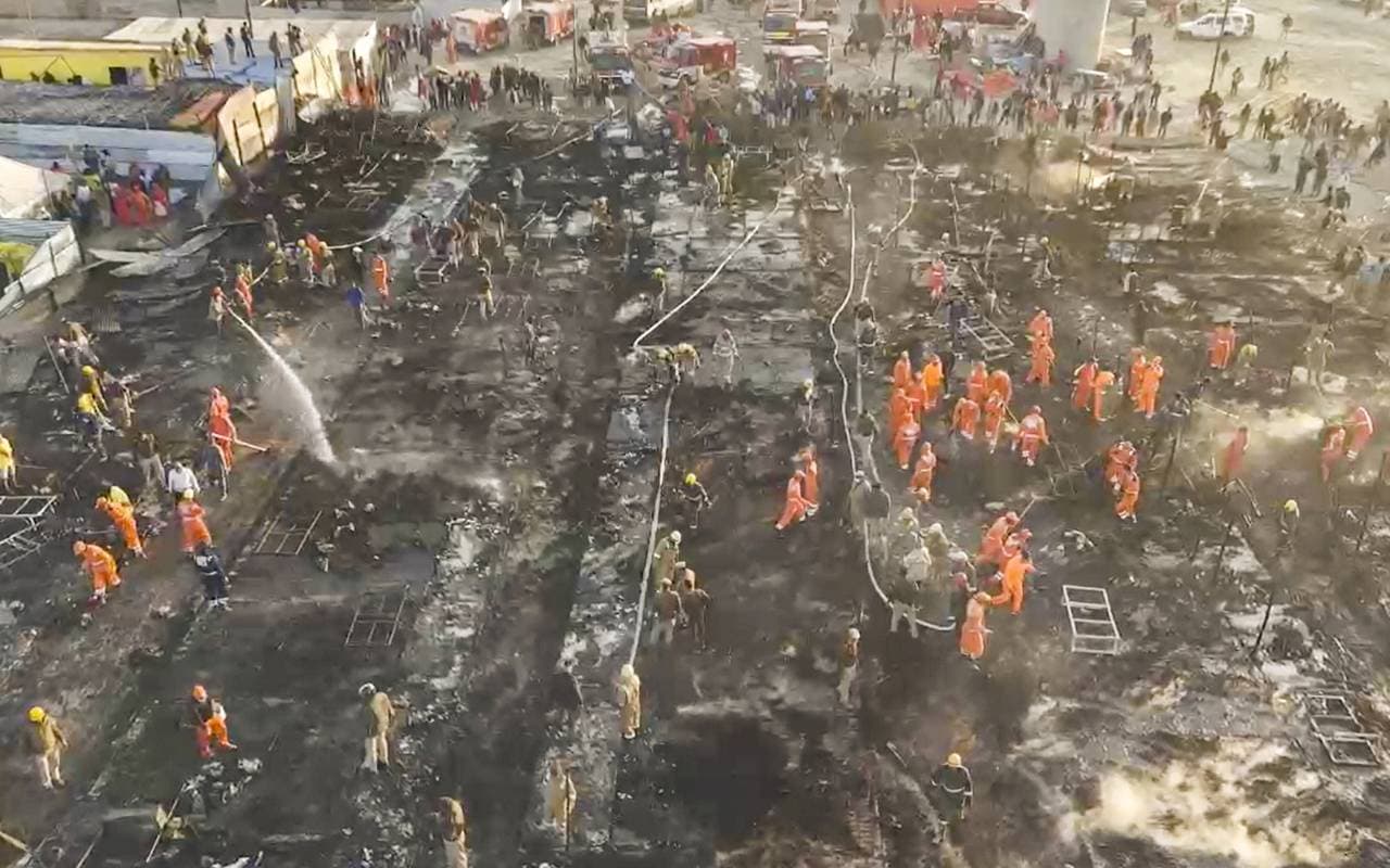 Mahakumbh Fire : सीएम योगी ने रोक दी फ्लीट, फायर ब्रिगेड को दिया रास्ता