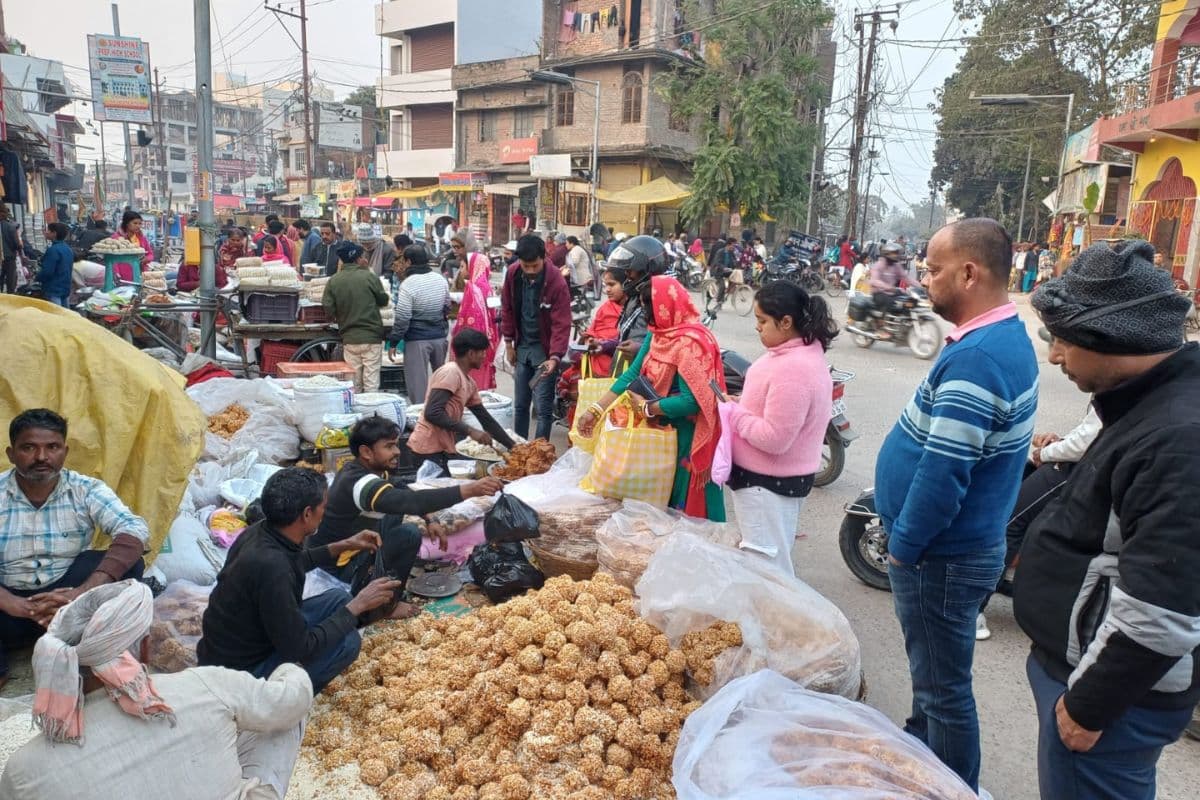 मुजफ्फरपुर में मकर संक्रांति की खरीदारी ने तोड़ा रिकॉर्ड, तिलकुट, दूध और चूड़ा की बिक्री में जोरदार उछाल