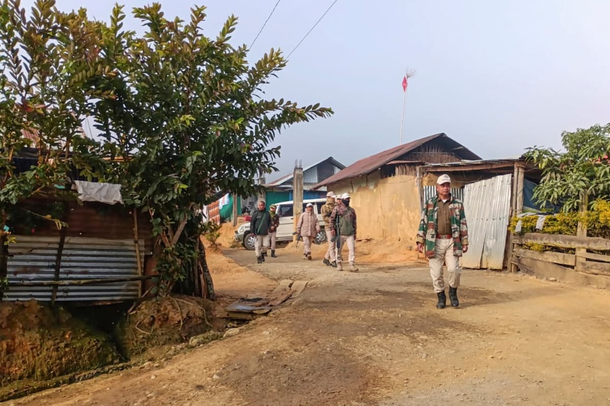 Manipur Violence: मणिपुर में फिर भड़की हिंसा, भीड़ ने SP दफ्तर पर किया हमला, पुलिस अधीक्षक हुए जख्मी