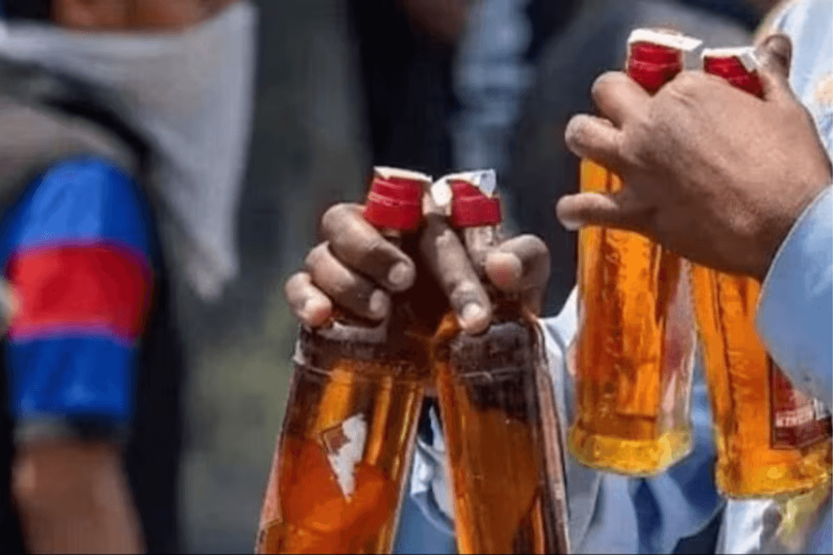 Muzaffarpur News: देशी शराब मिनी फैक्ट्री का भंडाफोड़, गाछी में बना रखा था पूरा सेटअप