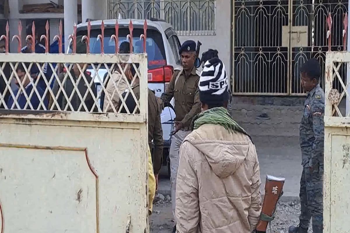 मुजफ्फरपुर में AK-47 बरामदगी मामले में NIA की छापेमारी, मुखिया के घर से दस्तावेज और नगदी बरामद