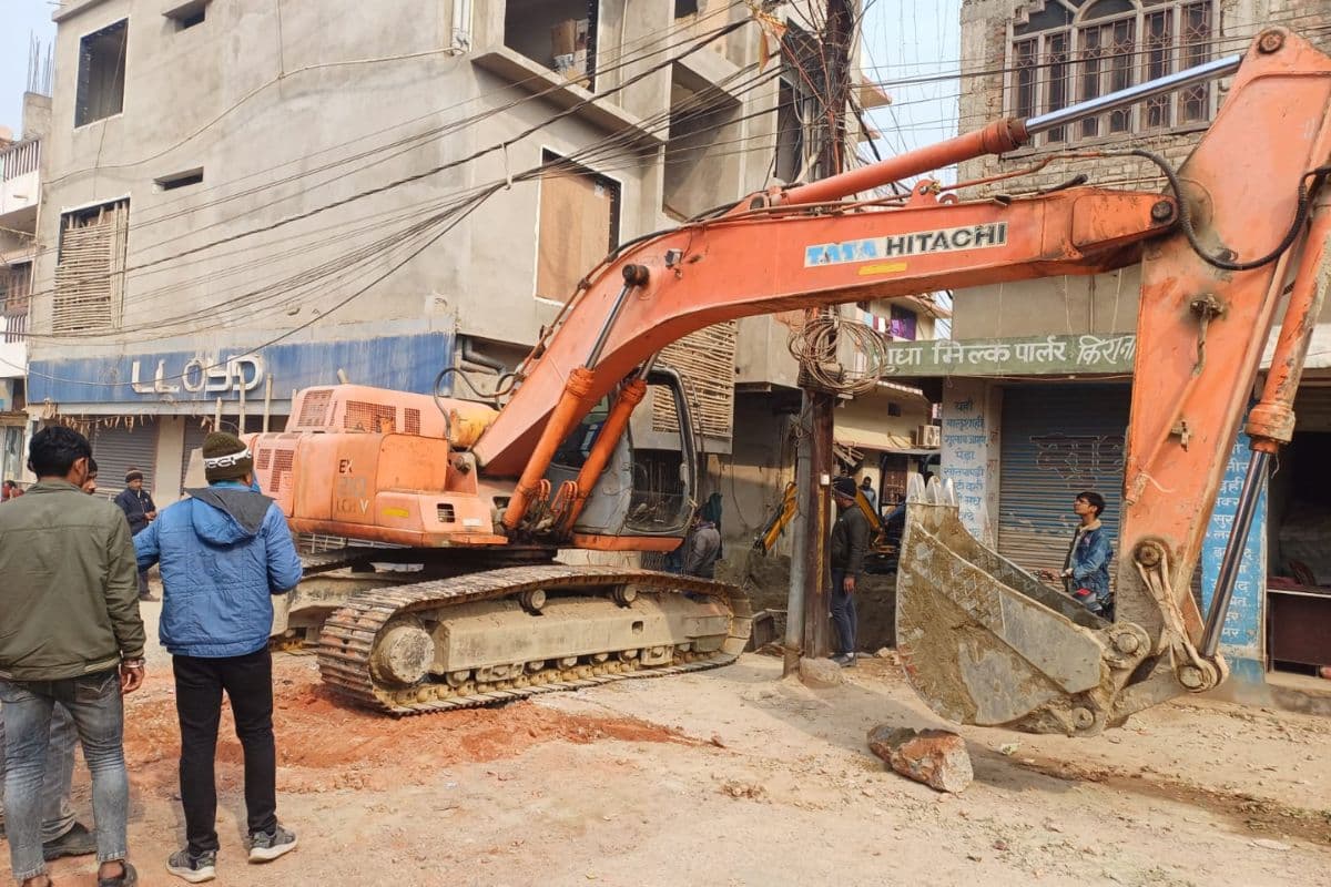 स्मार्ट सिटी एजेंसी की बार-बार खुदाई से मुजफ्फरपुर में ट्रैफिक जाम, सड़कें धंसने का बढ़ा खतरा