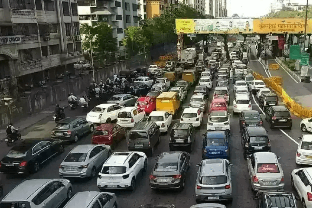 Muzaffarpur News: कल इंटर परीक्षा की शुरुआत से शहर में बढ़ेगा ट्रैफिक लोड, 44 पोस्ट पर तैनात किए गए पुलिस