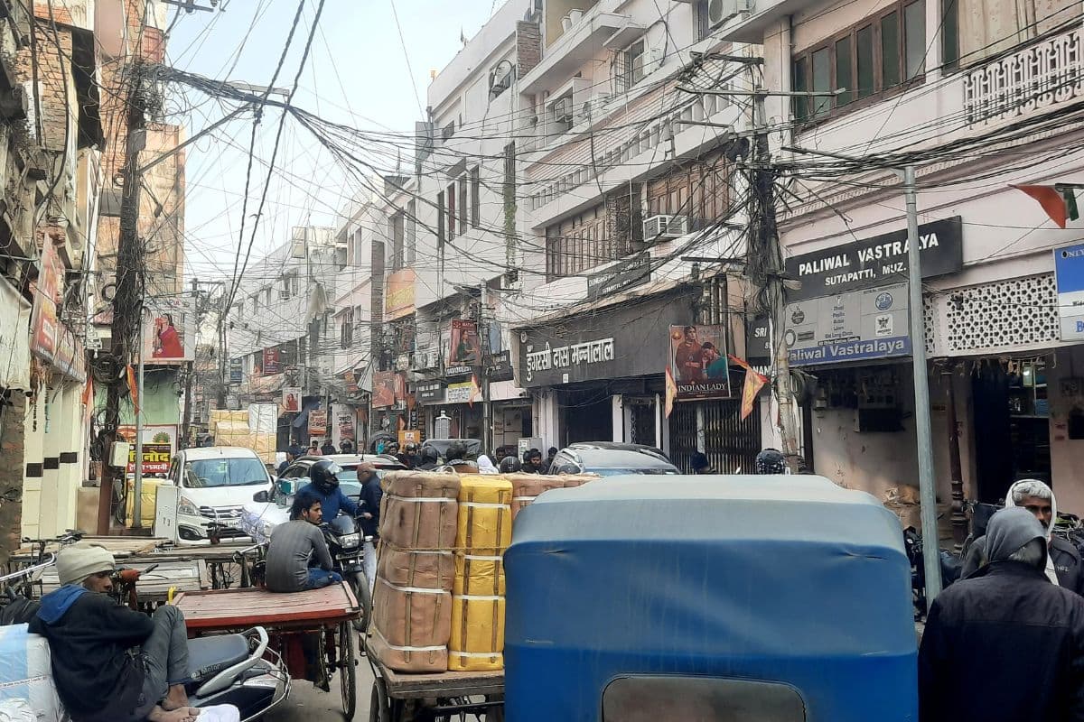 बिहार के इस जिले का कारोबार आसमान छू रहा, लेकिन बुनियादी सुविधाओं के बिना बढ़ रही चिंता