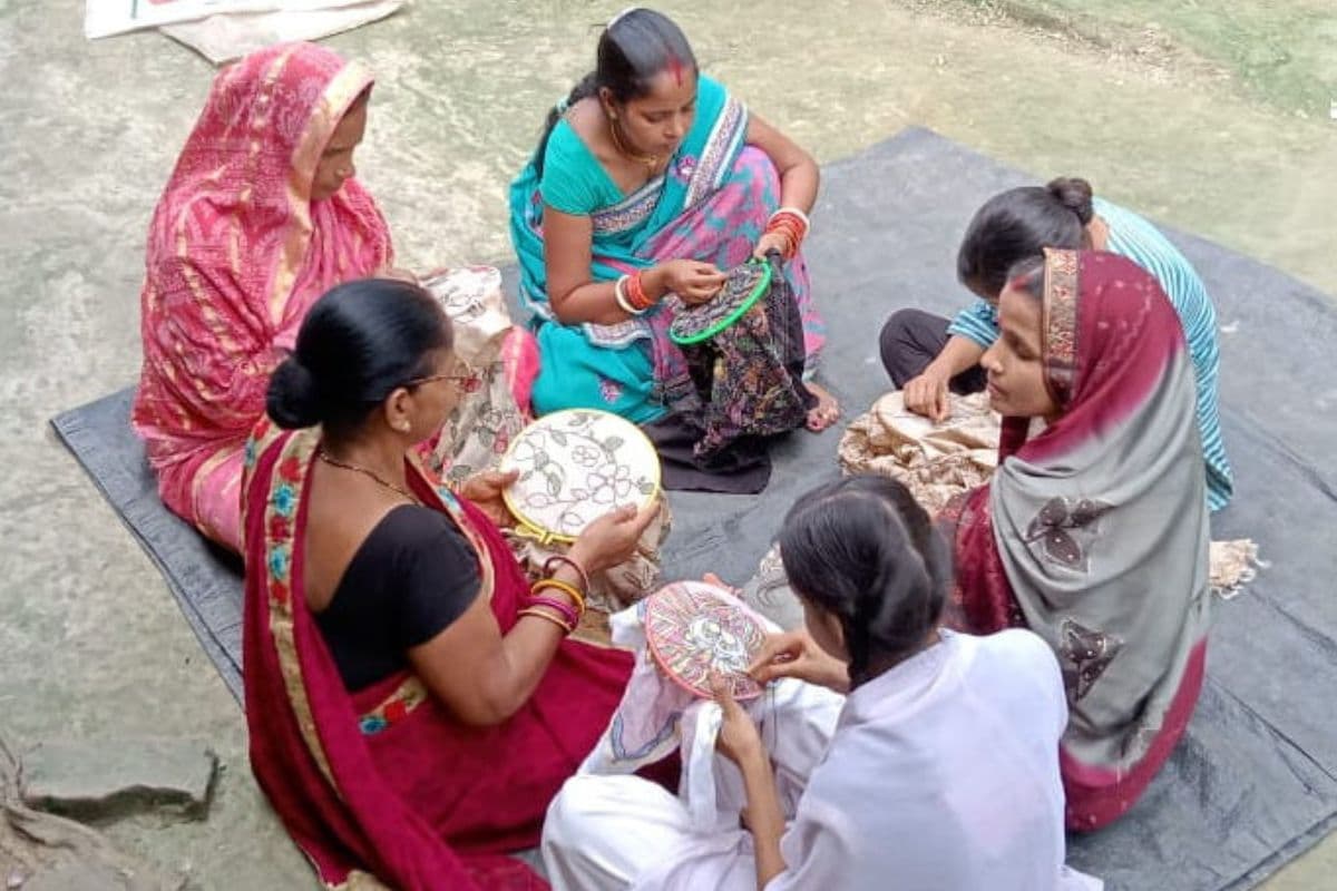 सुजनी कला में चमका बिहार का ये गांव, ग्रामीण महिलाएं बनीं अंतरराष्ट्रीय कलाकार