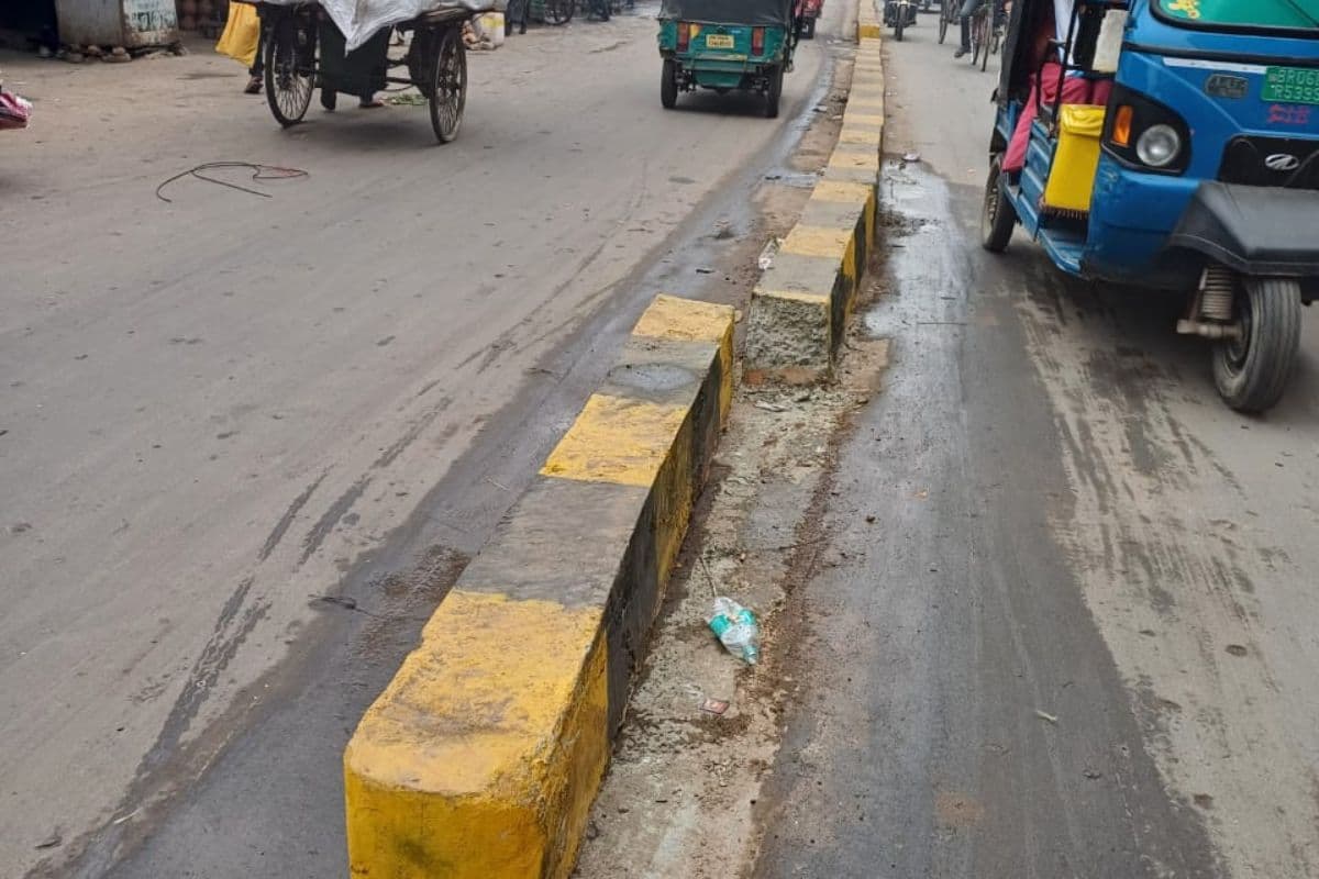 स्मार्ट सिटी प्रोजेक्ट में मिली बड़ी गड़बड़ी, सरैयागंज की रोड धंसी, जांच की मांग हुई तेज