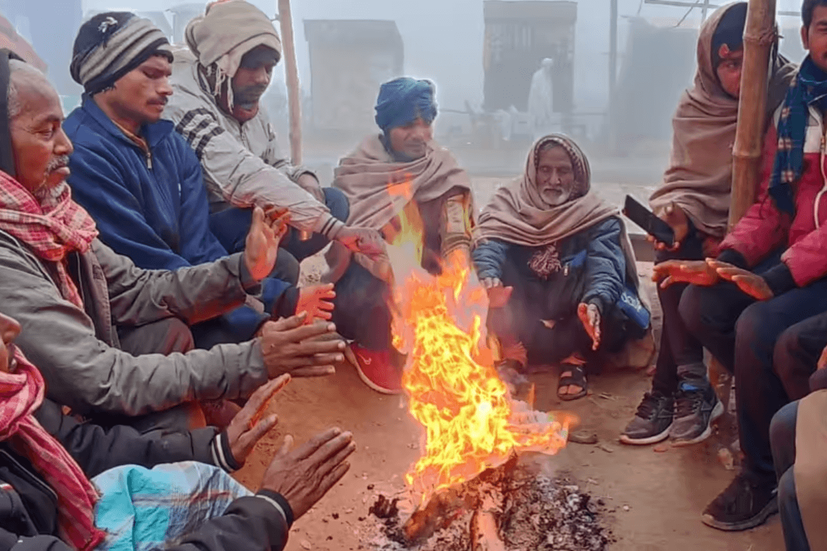 Muzaffarpur Weather: जिले में शीतलहर जैसी स्थिति, घरों में दुबके लोग, जानिए आज दिनभर कैसा रहेगा मौसम?