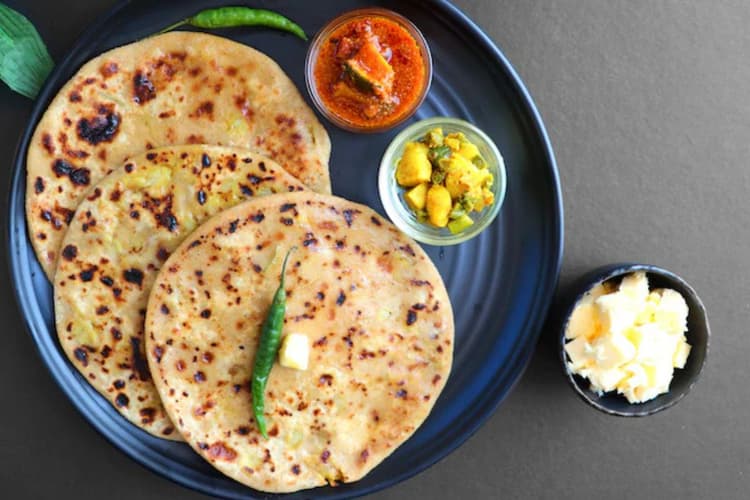 Onion Paratha Recipe : आलू-गोभी को कहें बाय, अब प्याज का पराठा खाकर पाएं नए स्वाद का आनंद