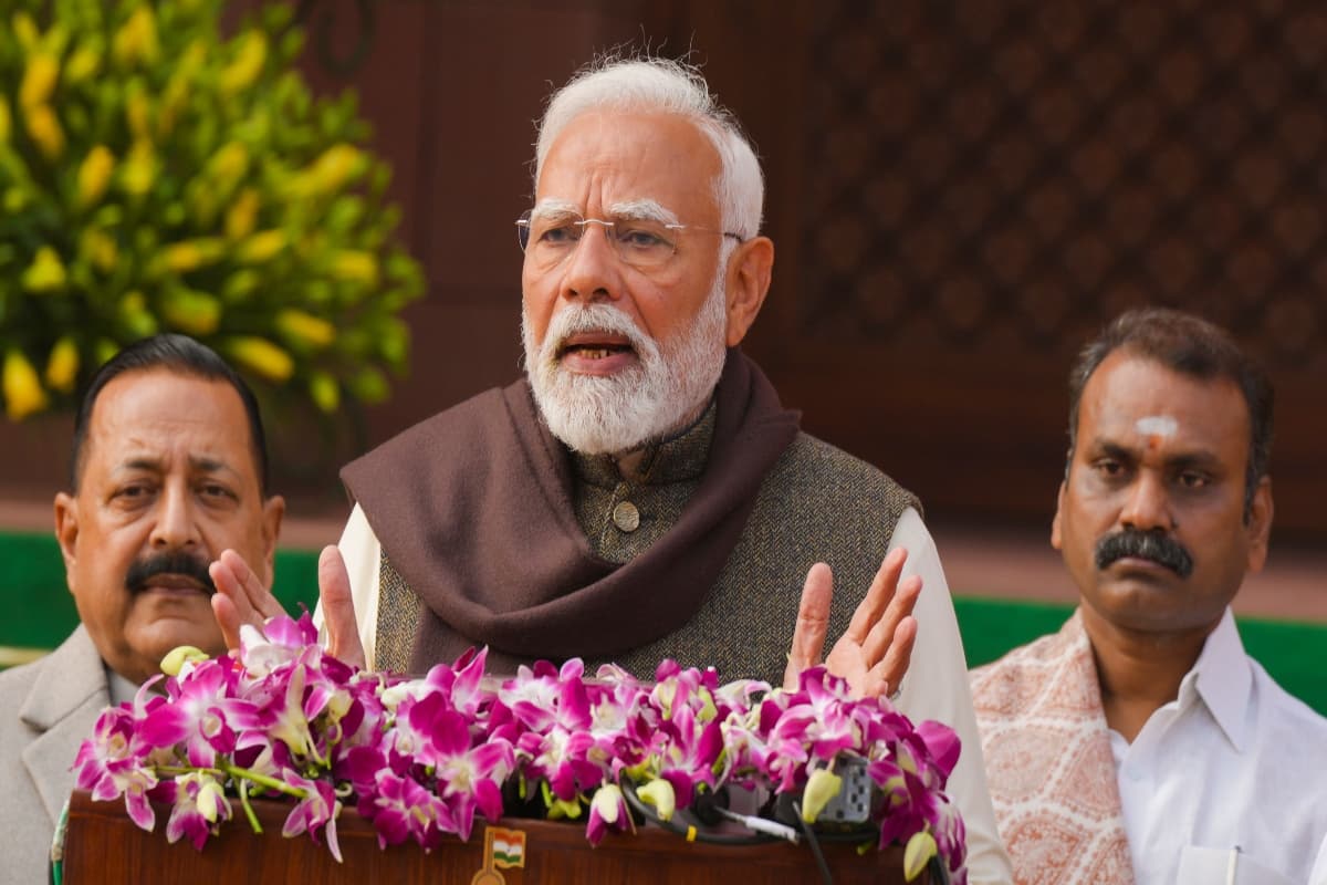 PM Modi Dwarka Rally: पीएम मोदी AAP पर गरजे - दिल्ली को झूठ-लूट से मुक्त कराना है