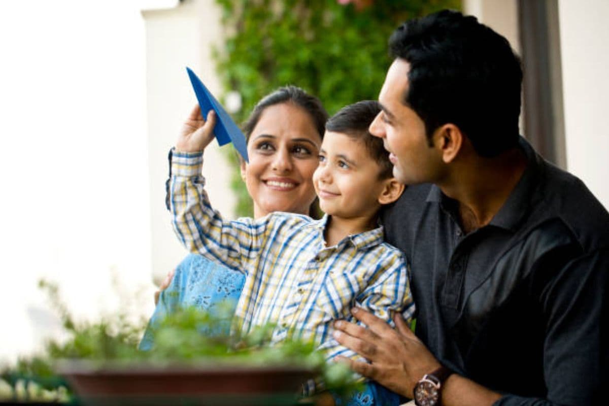 Parenting Tips: अगर चाहते हैं कि बच्चा बड़ा होकर आपका सम्मान करे, तो आज ही बदलें ये 3 आदतें