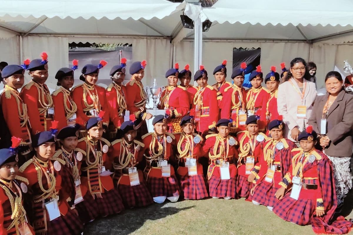 नेशनल स्कूल बैंड प्रतियोगिता में पटमदा कस्तूरबा विद्यालय की छात्राएं बनीं चैंपियन, संजय सेठ ने किया सम्मानित
