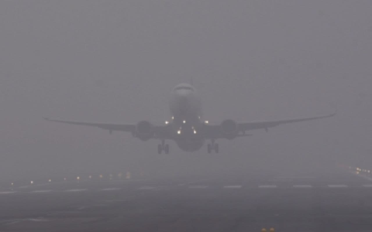 पटना से वापस लौटी दो फ्लाइट, दरभंगा एयरपोर्ट पर भी कोहरे की मार, विमानों की उड़ान पर लगा ब्रेक
