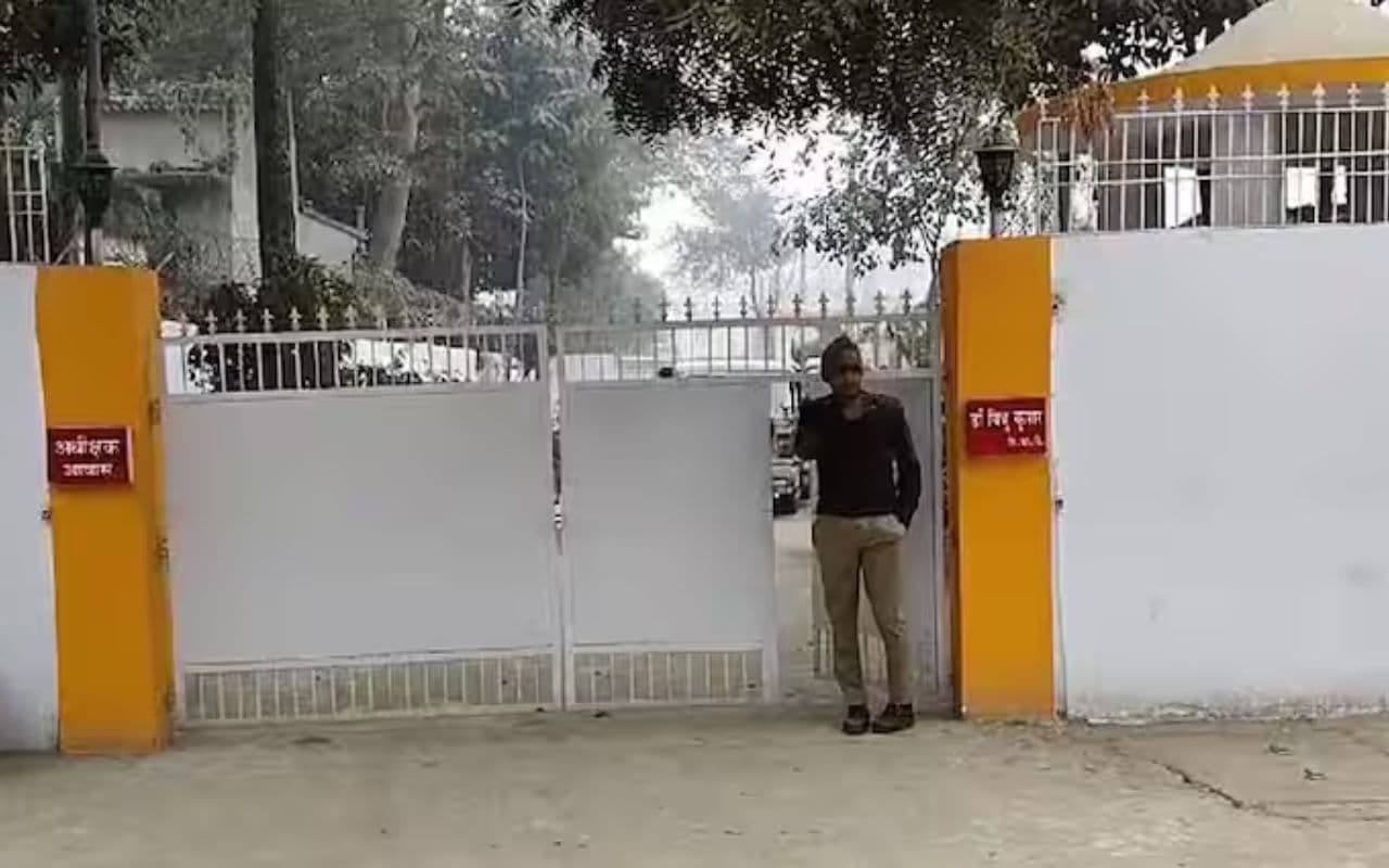 Patna News: बेऊर जेल अधीक्षक के ठिकानों पर छापेमारी के बाद ईओयू का बड़ा दावा, अधिकारी बोले- कई अहम दस्तावेज लगे हाथ