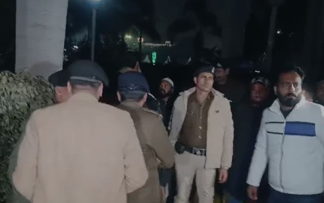 BPSC Protest Video: प्रशांत किशोर के धरना स्थल पर पहुंचे पटना सिटी एसपी के रामदास, हो सकती है बड़ी कार्रवाई