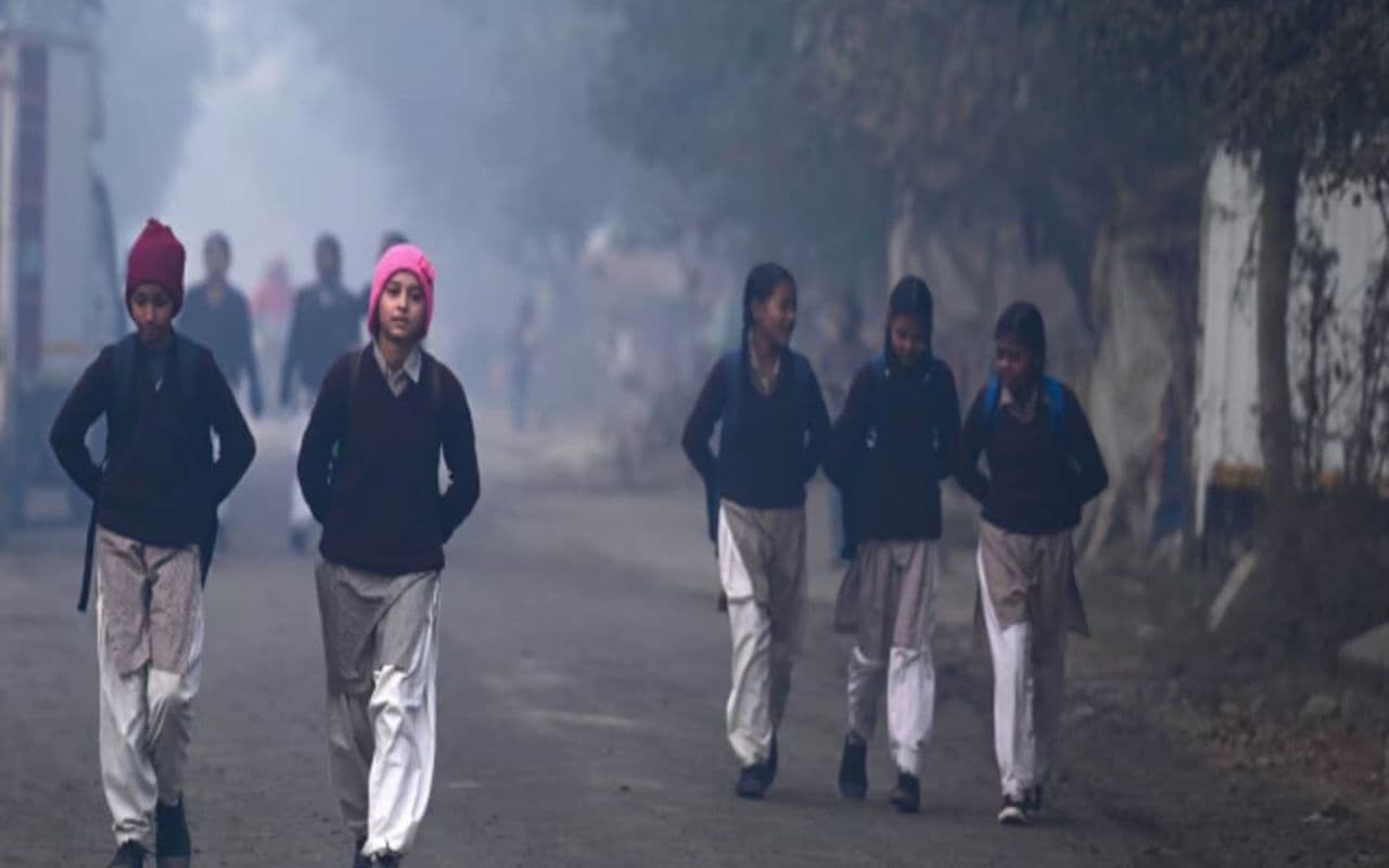School Closed: पटना में इस दिन तक बंद रहेगा स्कूल, ठंड को देखते हुए डीएम ने जारी किया आदेश