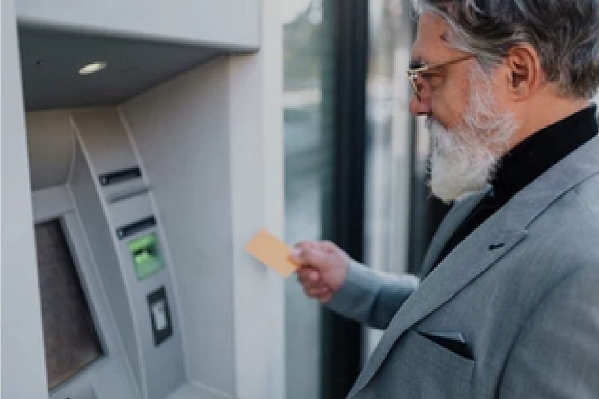 68 लाख पेंशनभोगियों को ईपीएफओ का तोहफा, अब किसी भी बैंक से निकाल सकेंगे पेंशन का पैसा