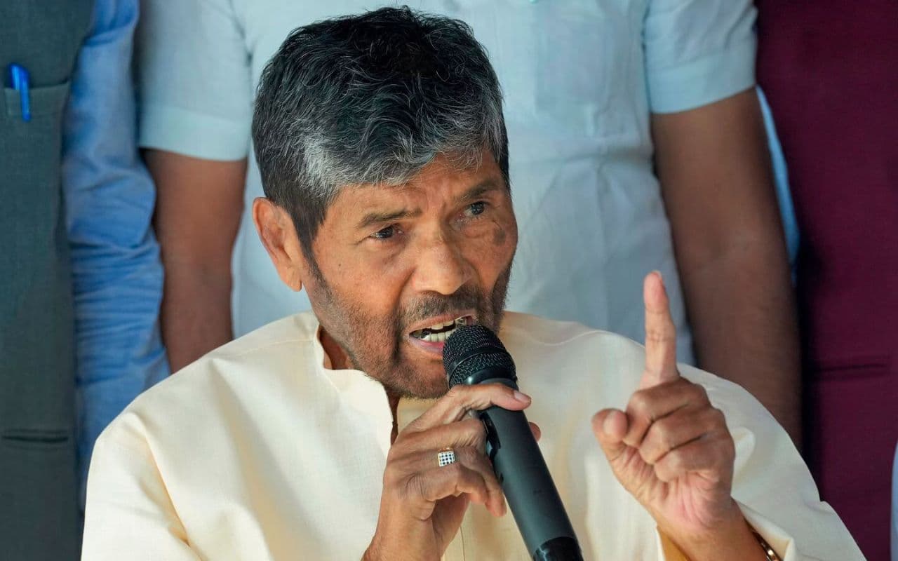 Bihar Politics: बिहार में चुनावी साल में बदलेगा समीकरण, पशुपति पारस बोले- एनडीए के लोगों ने...