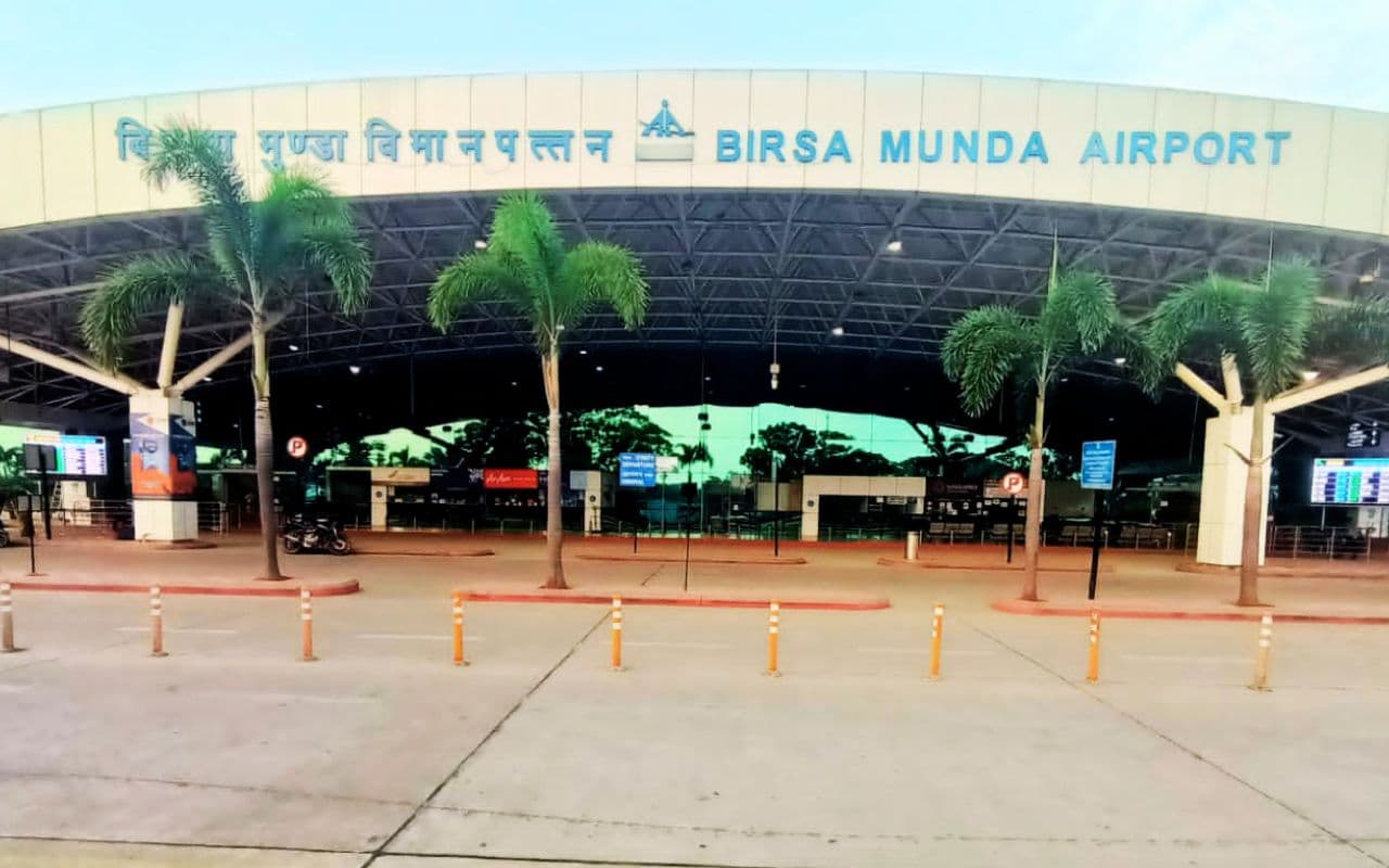 Ranchi Airport Flight Time Table Today: रांची के बिरसा मुंडा एयरपोर्ट से उड़ान भरने वाले विमानों का टाइम-टेबल यहां देखें