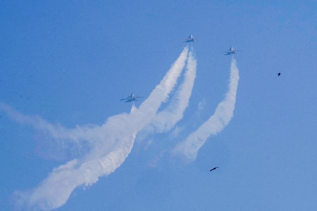 Republic Day Parade 2025: गणतंत्र दिवस पर करतब दिखाएंगे राफेल समेत 40 विमान, फ्लाईपास्ट परेड से गायब रहेंगे ALH ध्रुव और तेजस, जानें कारण