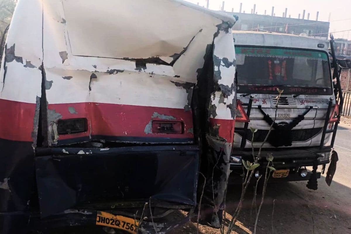 चतरा से कोडरमा जा रही बस बरही में दुर्घटनाग्रस्त, 1 की मौत, 7 घायल