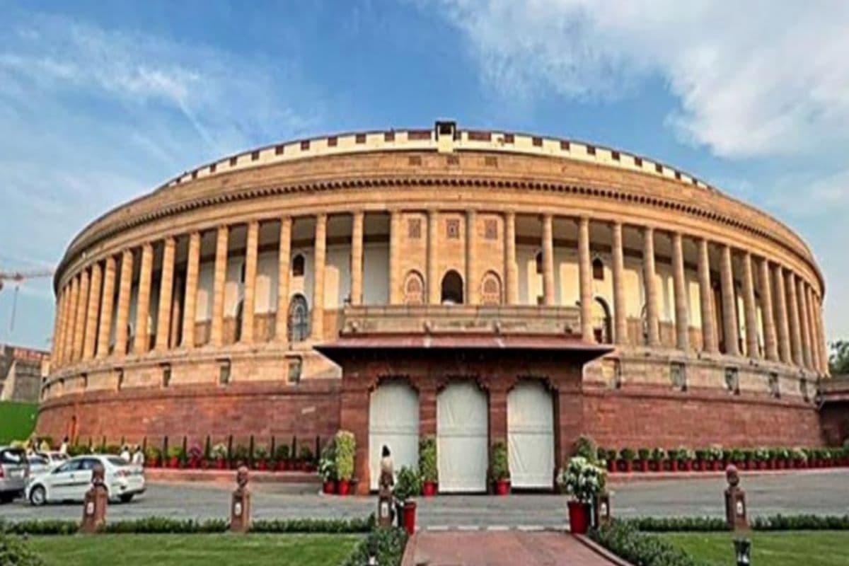 वक्फ संशोधन अधिनियम पर जेपीसी में घमासान, 10 विपक्षी सांसद सस्पेंड