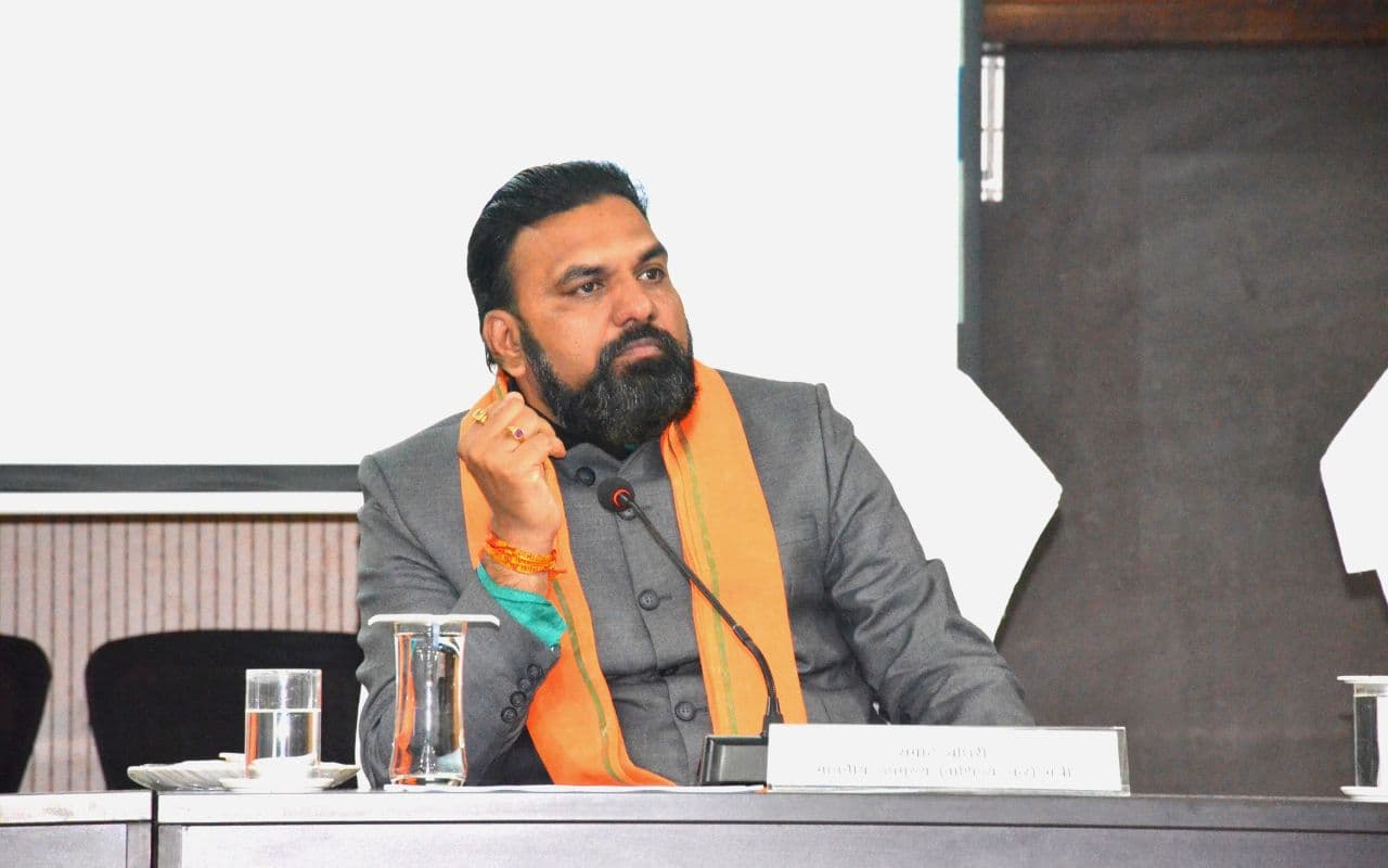 कर्नाटक की जातीय जनगणना रिपोर्ट जारी क्यों नहीं हुई? बिहार के डिप्टी सीएम ने राहुल गांधी से पूछा सवाल