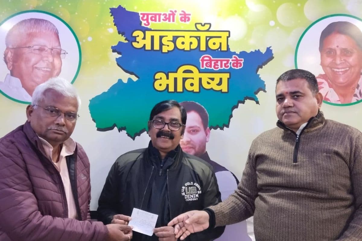 झारखंड की आजसू पार्टी को झटका, महासचिव और पूर्व IPS संजय रंजन सिंह ने पटना में थामा लालू प्रसाद यादव की पार्टी का दामन