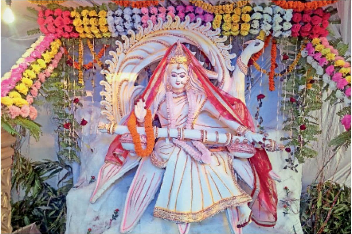 Saraswati Puja Mandap Decoration : बसंत पंचमी पर मंडप को दें ऐसा लुक,मां सरस्वती भी हो जाएंगी प्रसन्न