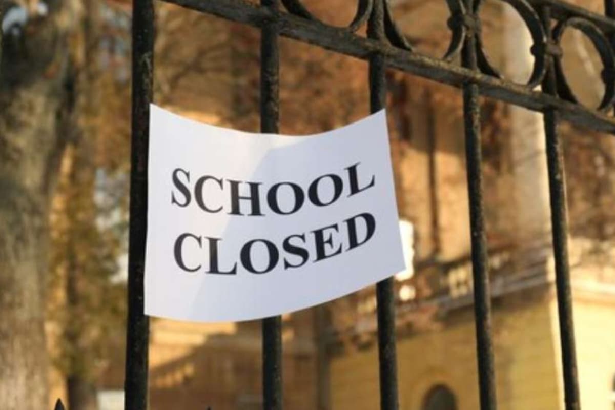UP School Closed: कड़कड़ाती ठंड के वजह से 8वीं तक के स्कूल रहेंगे बंद, जानें क्या है आदेश