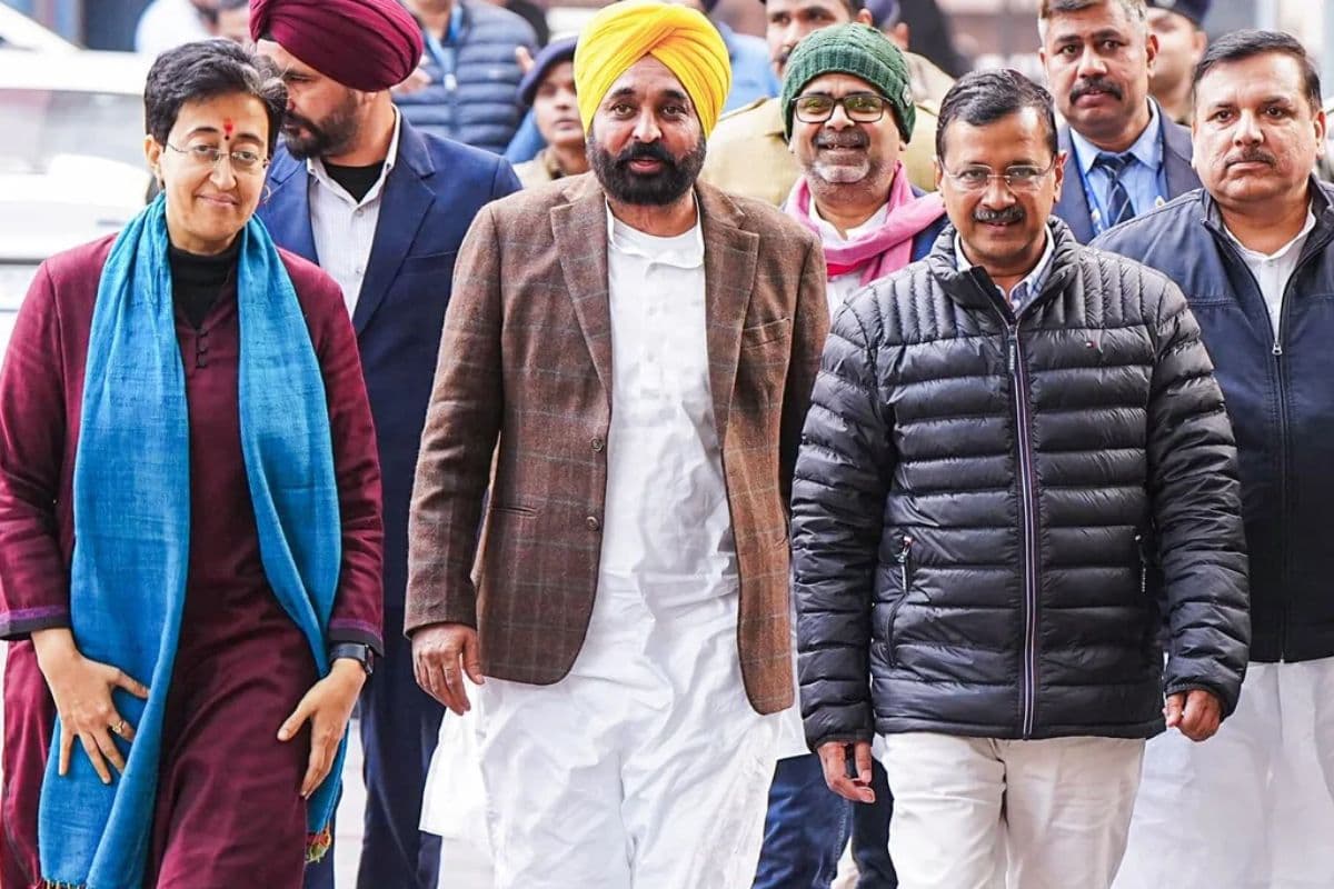 'आप' और सीएम आतिशी पर FIR, भाजपा उम्मीदवार प्रवेश वर्मा के खिलाफ भी जांच