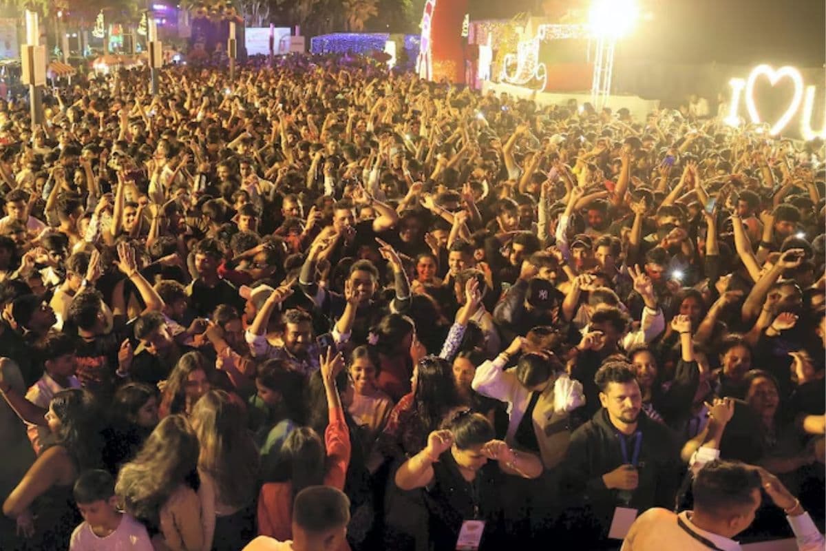 2024 को विदाई, 2025 का दुनिया भर में जोरदार स्वागत!