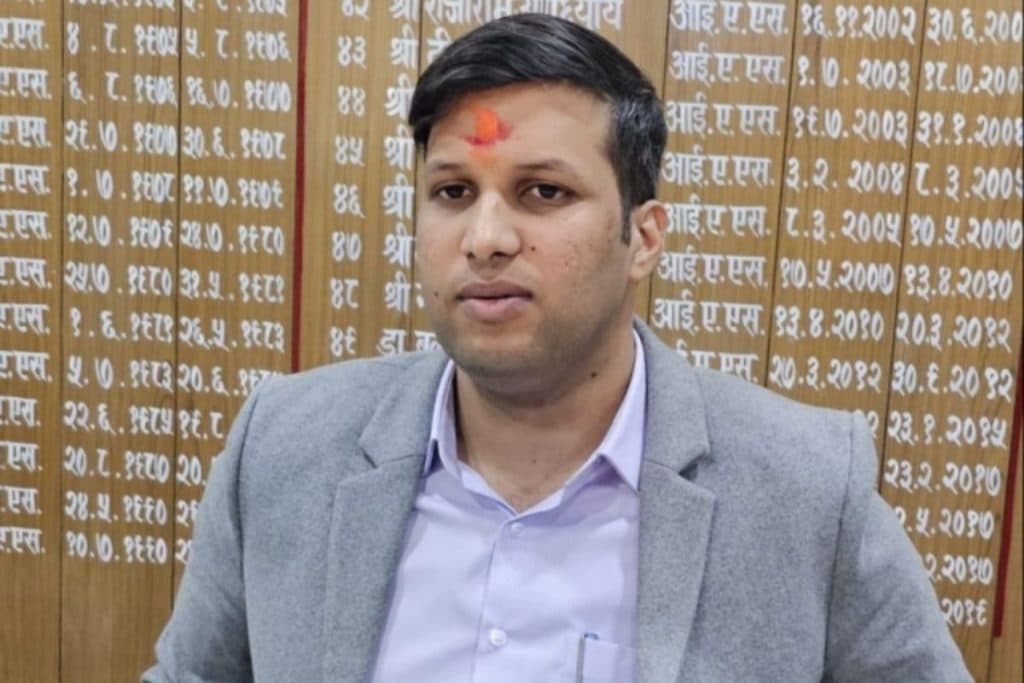 डीएम प्रयागराज रवींद्र कुमार 