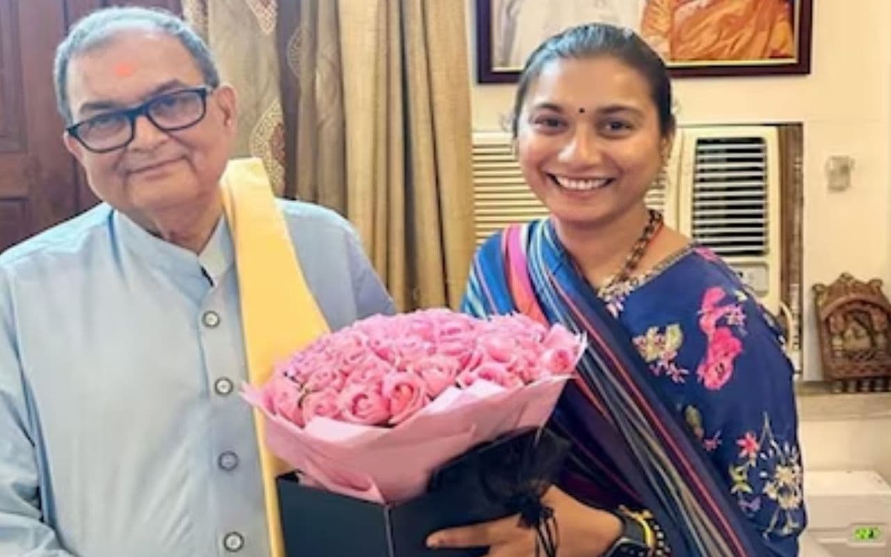 Acharya Kishore Kunal: बिहार के रतन टाटा, वो सूरज हैं… शांभवी चौधरी ने किशोर कुणाल की याद में किया भावुक पोस्ट