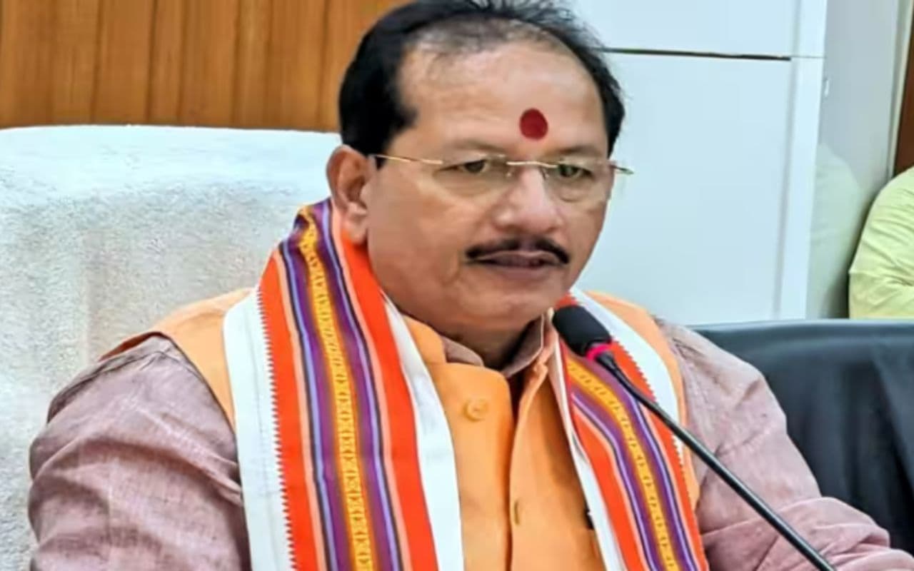 Bihar SIR: बिहार के डिप्टी CM को चुनाव आयोग ने भेजा नोटिस, दो वोटर आईडी मामले में मांगा जवाब