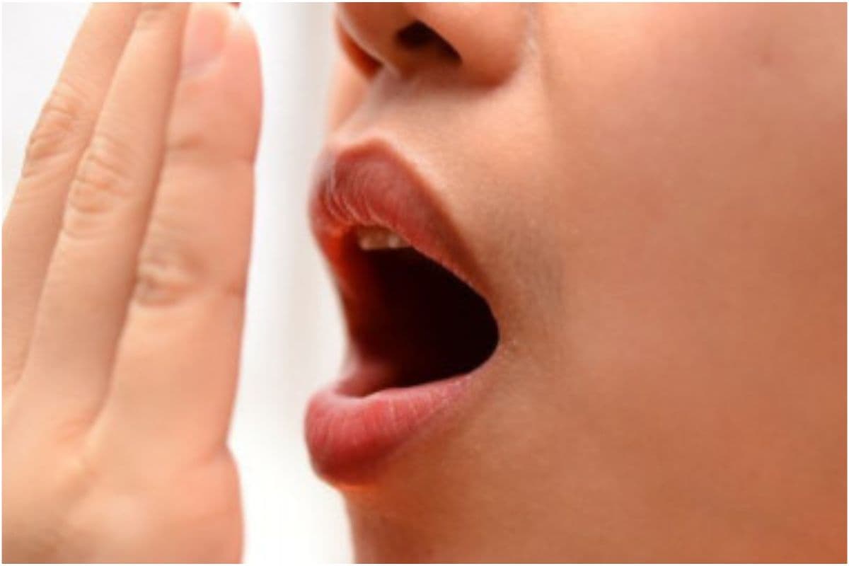 Vitamin Deficiency Mouth Odor : जानें किन विटामिनों की कमी से मुंह से आती है दुर्गंध, कैसे पाएं छुटकारा