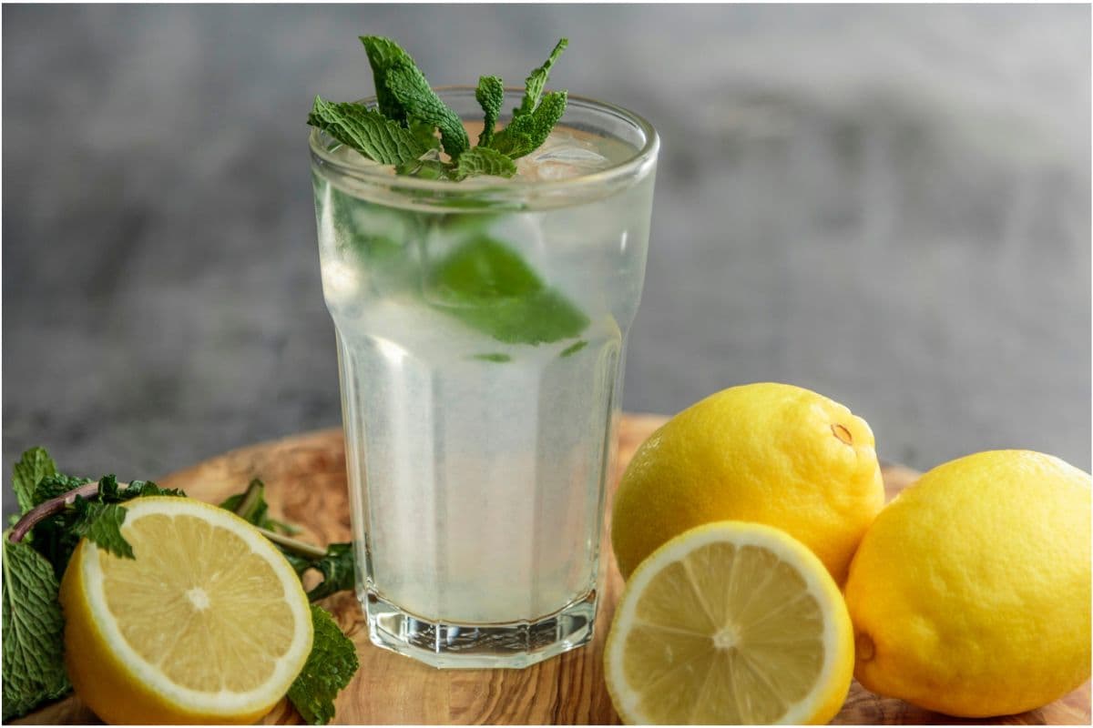 Warm Lemon Water Benefits: रोज सुबह पिएं गर्म नींबू पानी, सेहत में आएंगे अद्भुत बदलाव