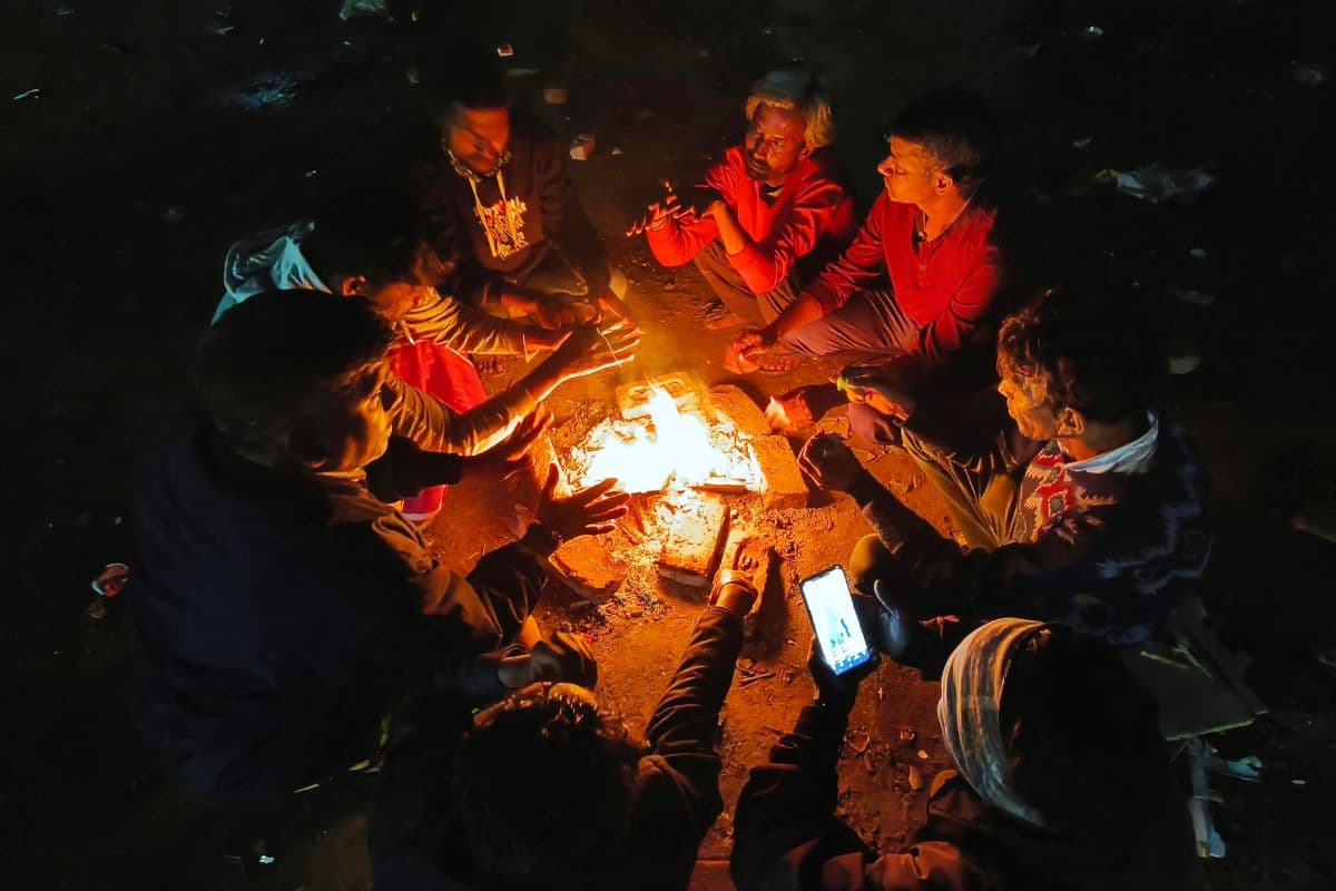 Weather Forecast: पहाड़ों से दिल्ली तक हाड़ कंपाने वाली ठंड, यहां होगी भारी बारिश