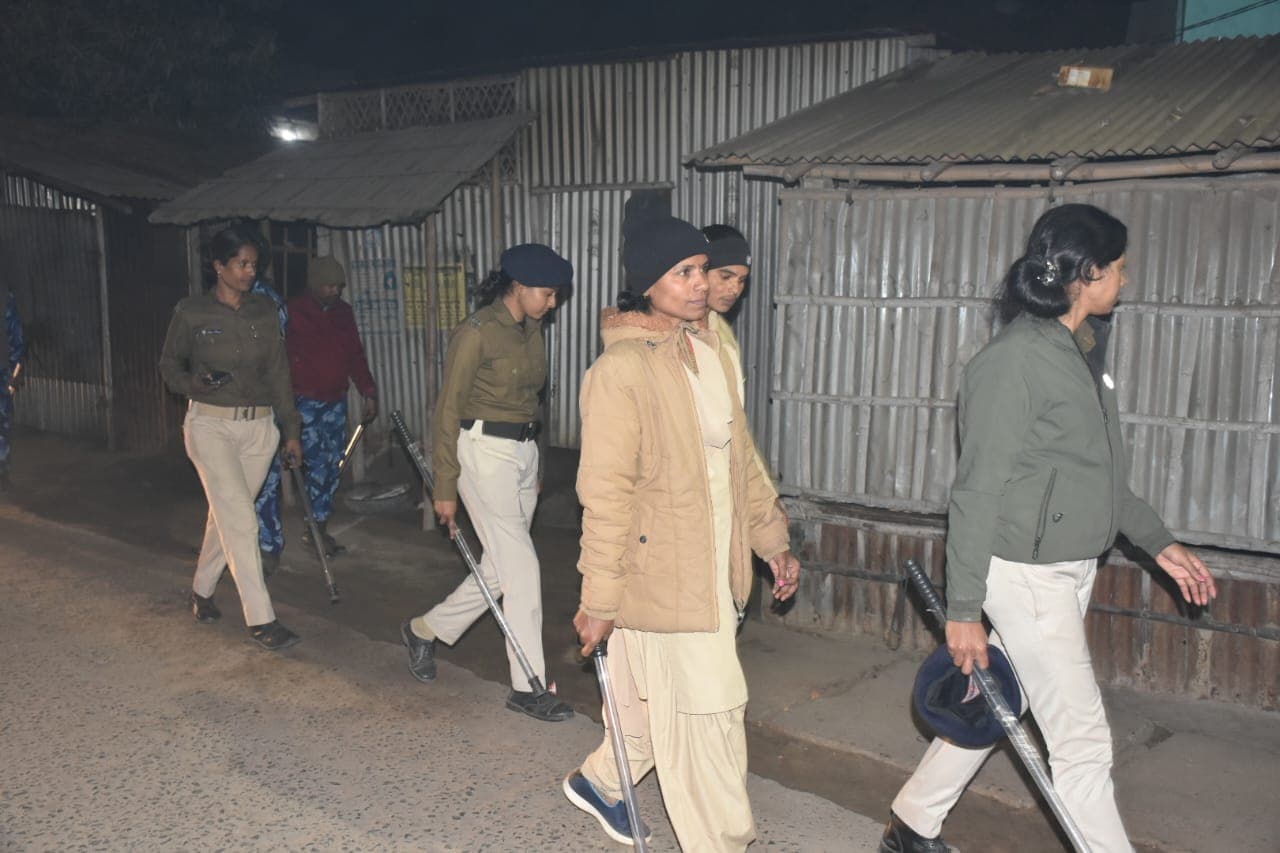 बिहार के इस रेड लाइट एरिया में पड़ा छापा, पुलिस ने रात में धावा बोलकर एक दर्जन महिलाओं को पकड़ा...